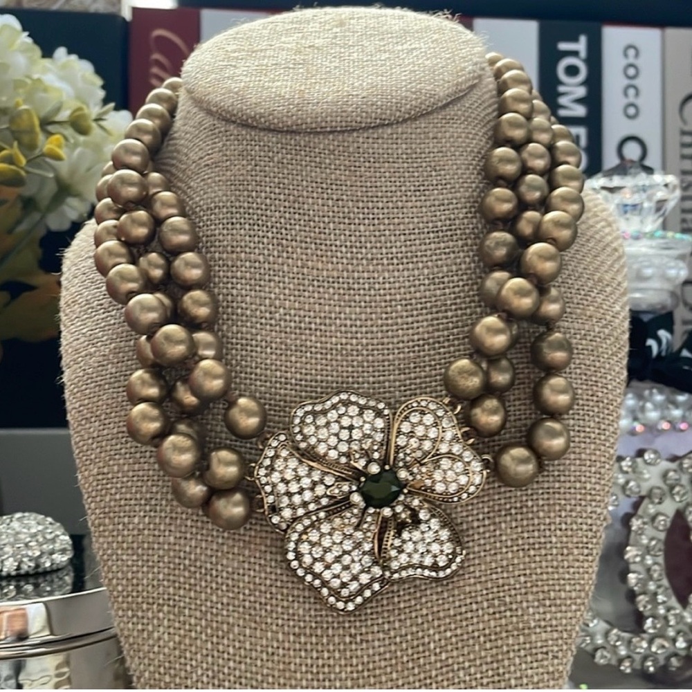 Elegant Gold Pearl Necklace with Crystal Flower